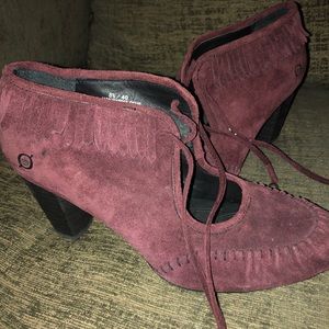 Born high heeled suede moccasin. Size 8.5/50.